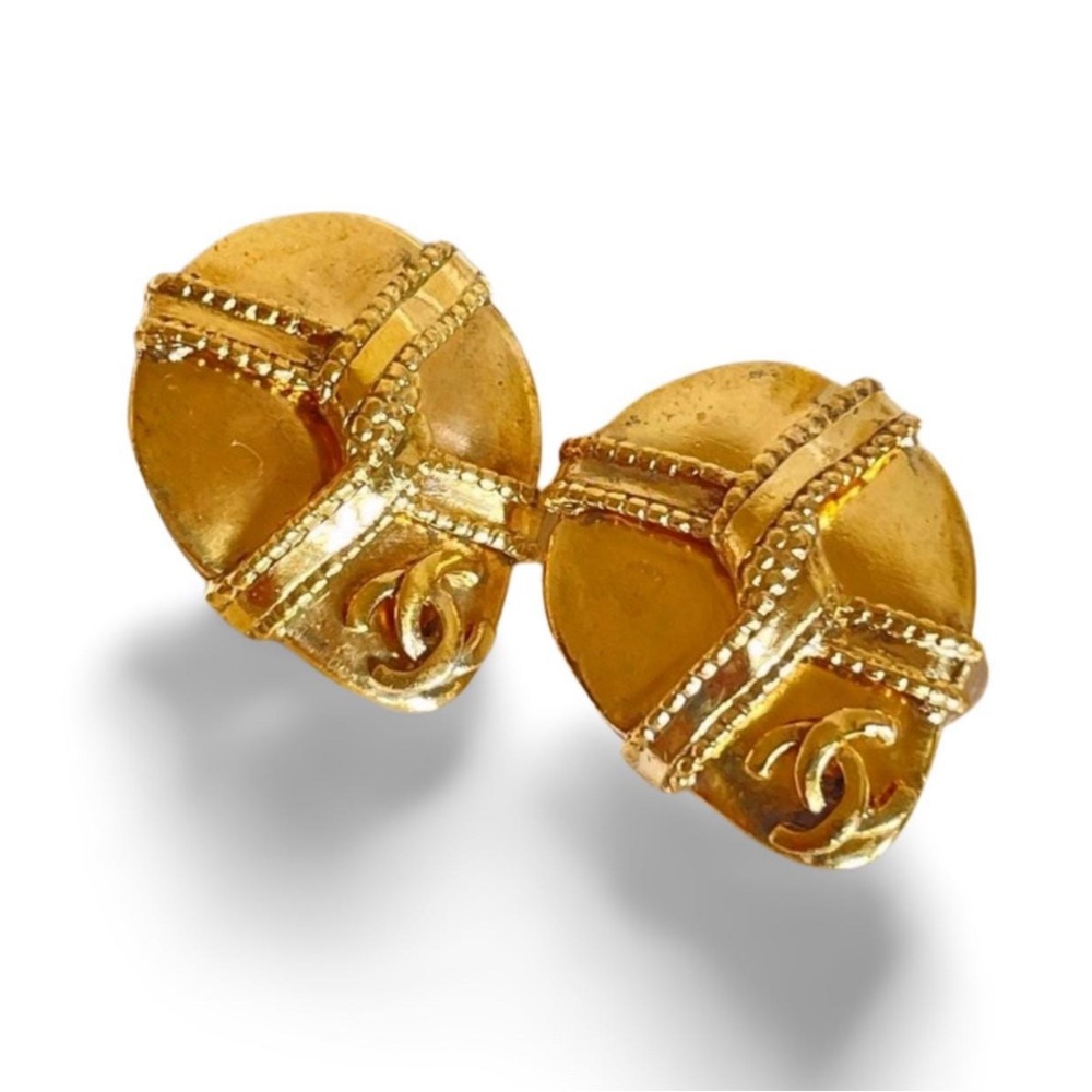 Chanel teardrop earrings with twisted ribbon CC mark. - Picture 2 of 9